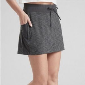 NWT ATHLETA Skirt Excursion Hybrid Gray Active Athletic Golf Hiking Run Size XS